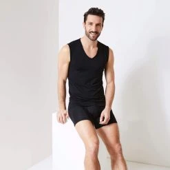 FINN Design Achselhemd Business Unterhemd Ärmellos Mit V-Ausschnitt Herren Feiner Micro-Modal Stoff, Maximaler Tragekomfort -Zimmerli Geschäft 455ac8ba d4c6 432a add9 0e6a7fa2810e scaled