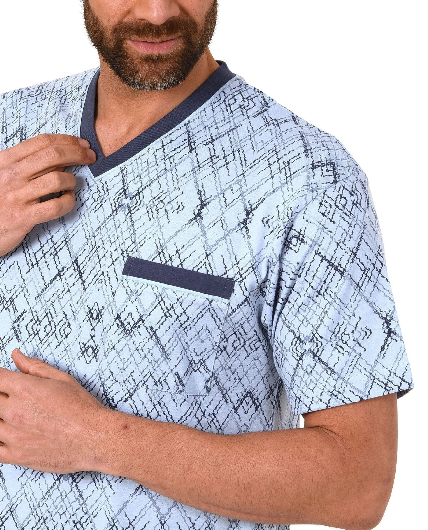 Normann Pyjama Herren Shorty Pyjama Schlafanzug Kurzarm Mit Grapischen Muster - 102 105 90 488 4 Normann Pyjama Herren Shorty Pyjama Schlafanzug Kurzarm Mit Grapischen Muster - 102 105 90 488 – Bild 2