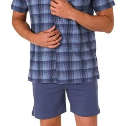 Normann Pyjama Durchknöpfbarer Herren Shorty Kurzarm Schlafanzug In Karo-Optik, Auch In Übergrösse -64831 10 Normann Pyjama Durchknöpfbarer Herren Shorty Kurzarm Schlafanzug In Karo-Optik, Auch In Übergrösse -64831 -Zimmerli Geschäft c35378d4 095c 5b97 a0f8 7a86b858f0af scaled